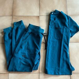 Koa Scrub Set size small